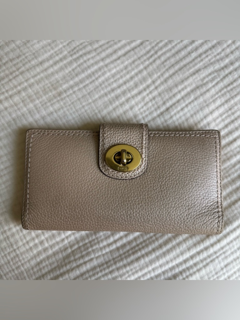 Coach Pebbled Leather Turnlock Wallet in Taupe